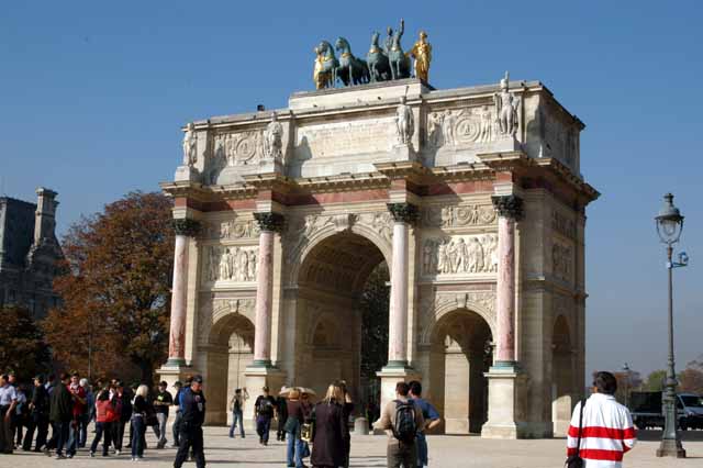 louvre-1.JPG